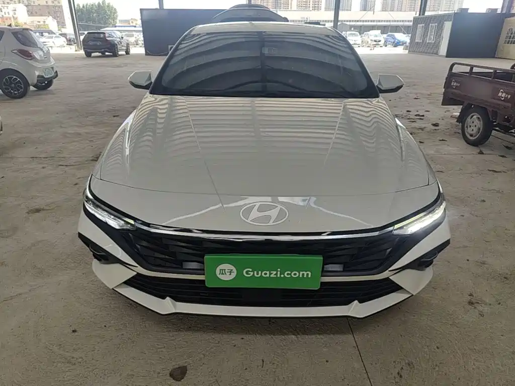 Hyundai Elantra 2025