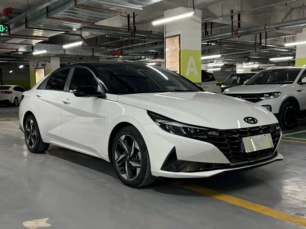 Hyundai Elantra 2022