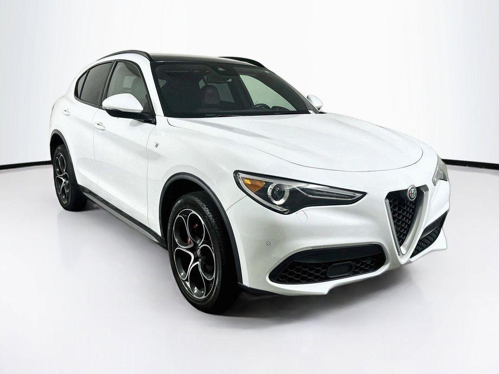 Alfa Romeo Stelvio 2023