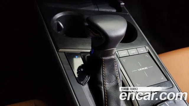 Lexus UX 2021