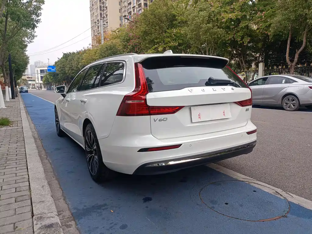 Volvo V60 2024
