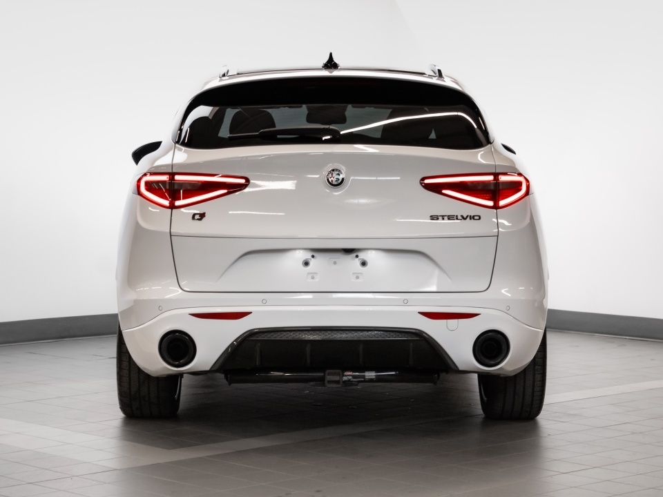 Alfa Romeo Stelvio 2023
