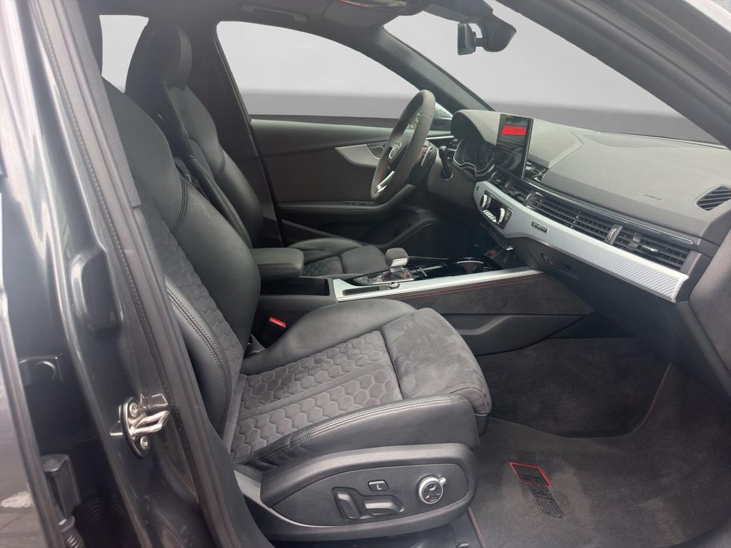 Audi RS4 2023