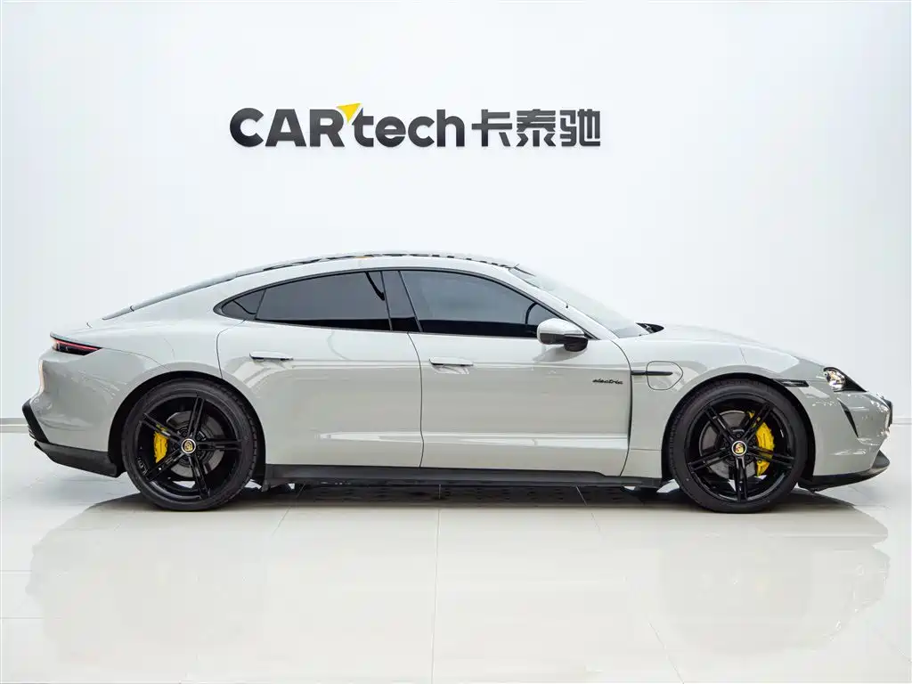 Porsche Taycan 2022