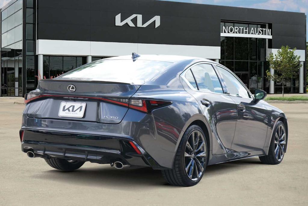Lexus IS 2023