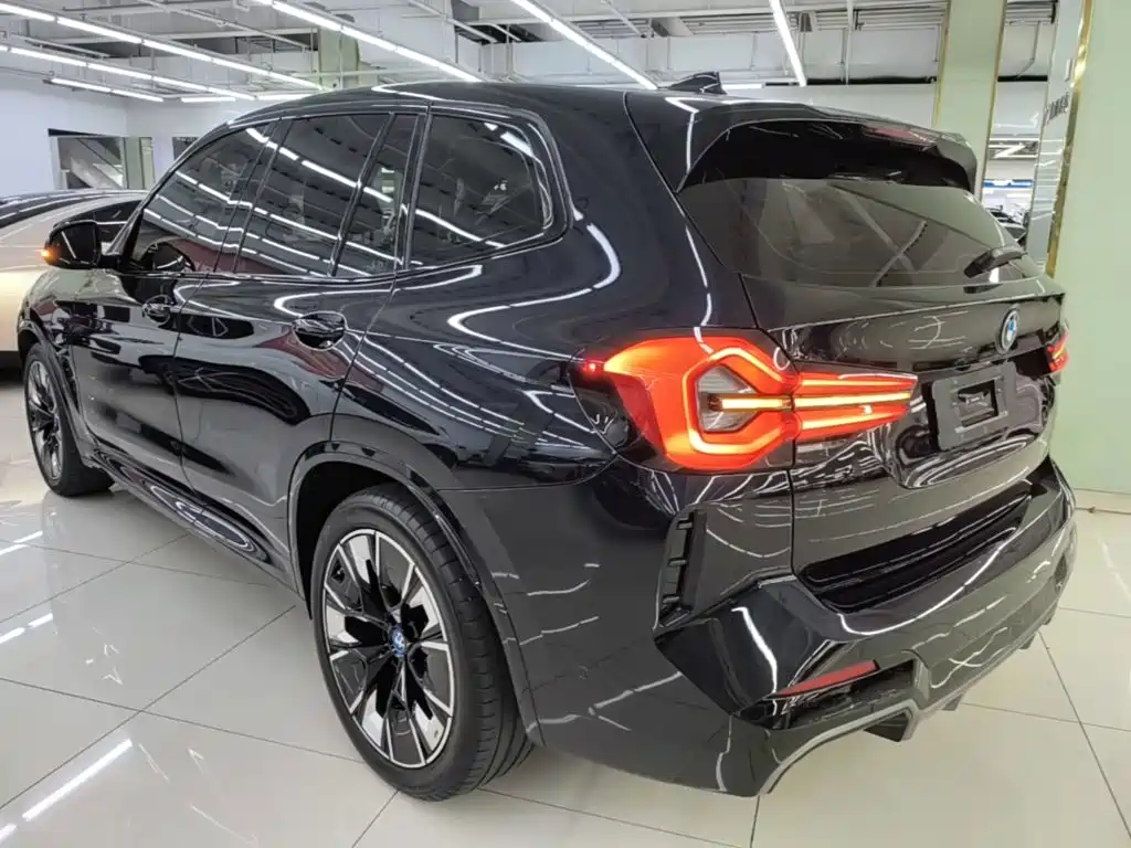 BMW iX3 2024