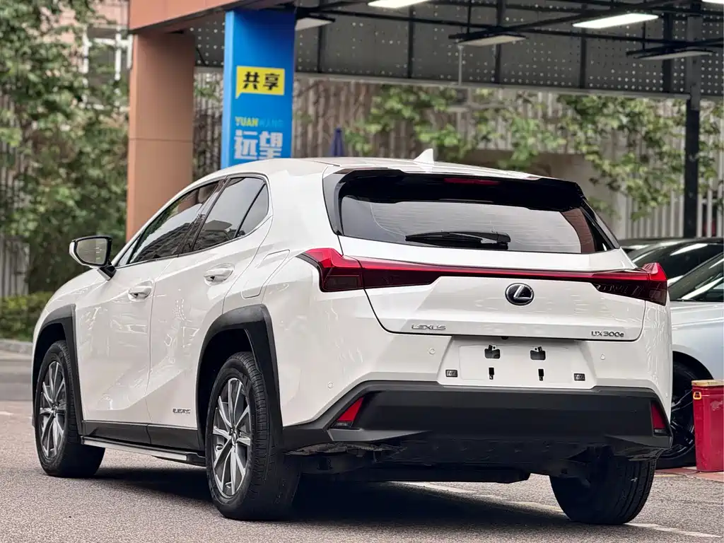 Lexus UX 2021