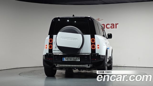 Land Rover Defender 2025
