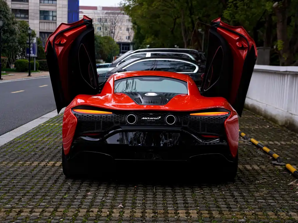 McLaren Artura 2024