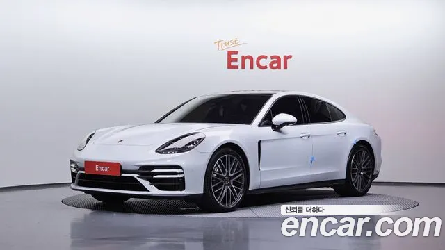 Porsche Panamera 2021