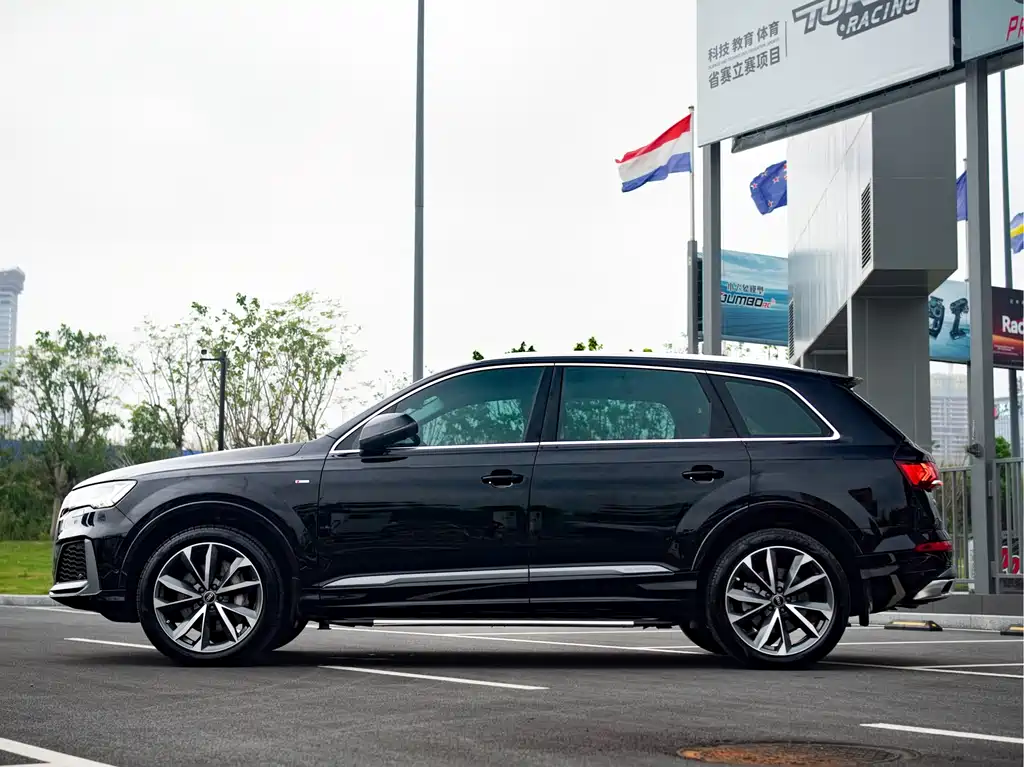 Audi Q7 2021
