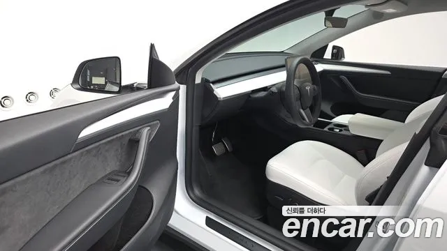 Tesla Model Y 2024