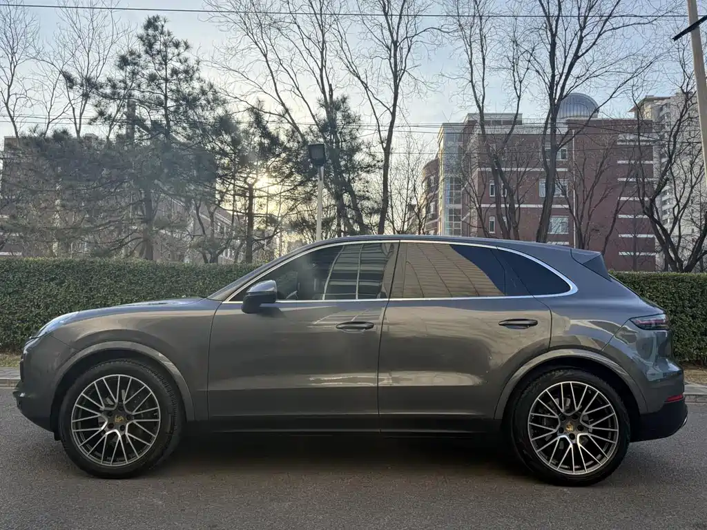Porsche Cayenne 2021