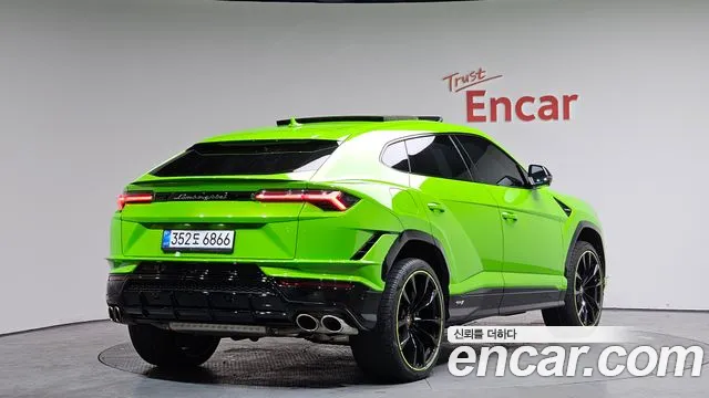 Lamborghini Urus 2024