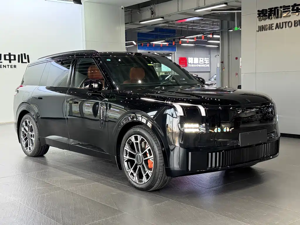 Lynk & Co 900 2025