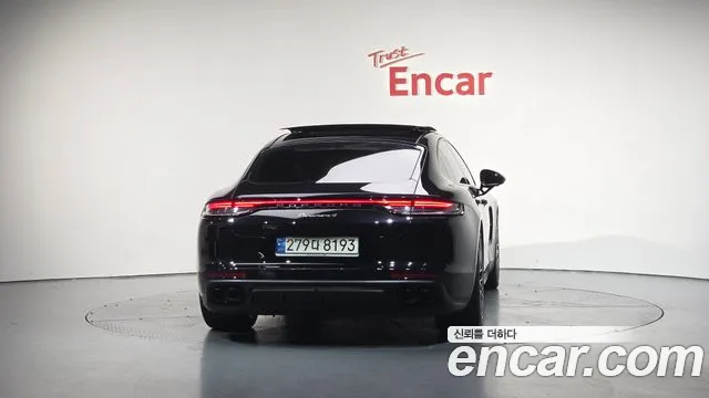 Porsche Panamera 2021