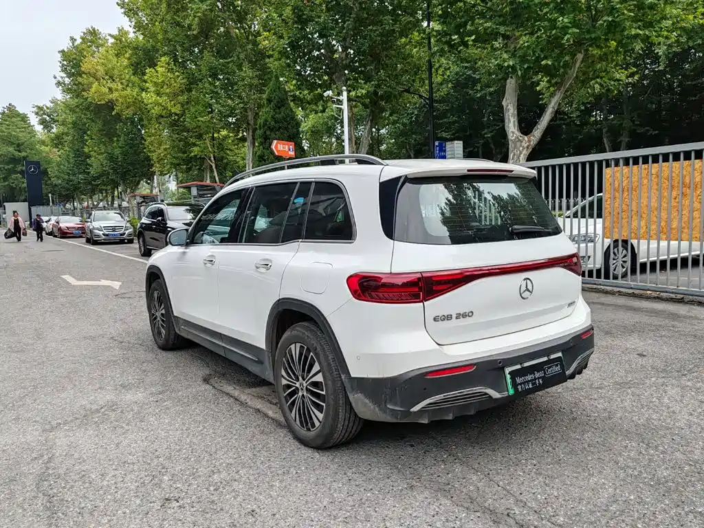 Mercedes-Benz EQB 2025