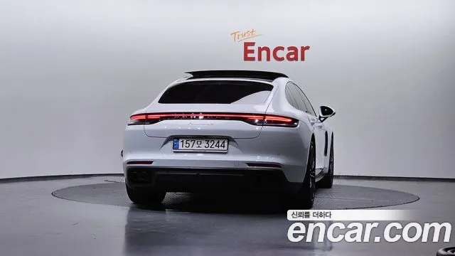 Porsche Panamera 2021