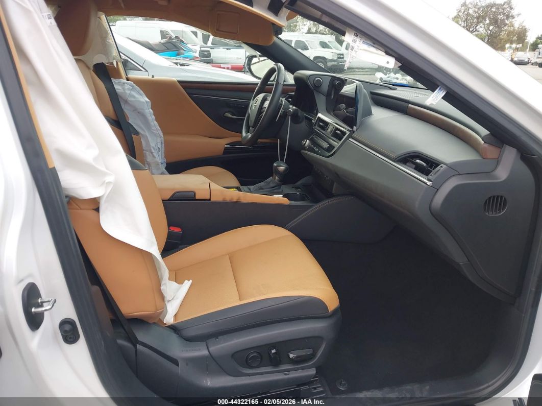 Lexus ES 2024
