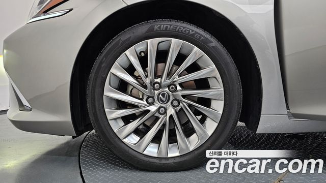 Lexus ES 2022