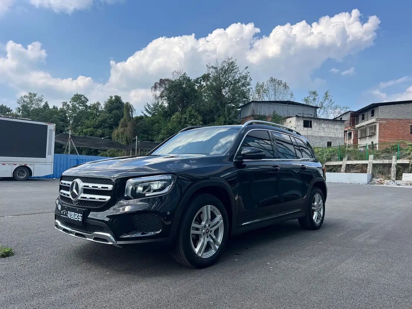 Mercedes-Benz GLB 2023