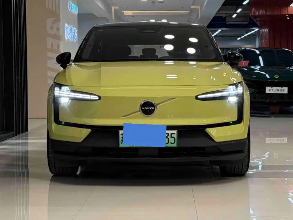 Volvo EX30 2024