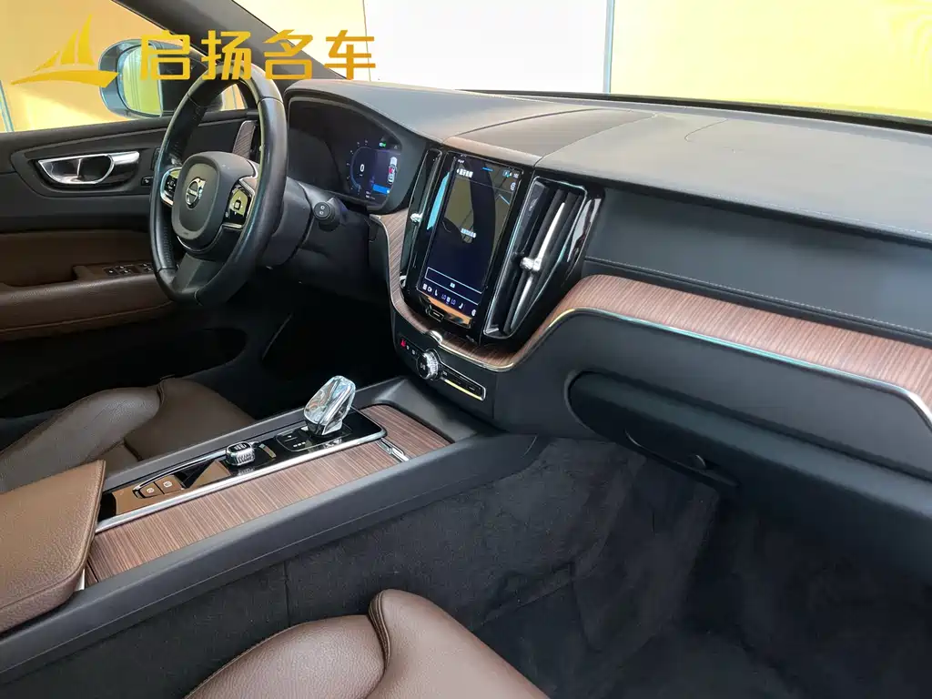 Volvo XC60 2022