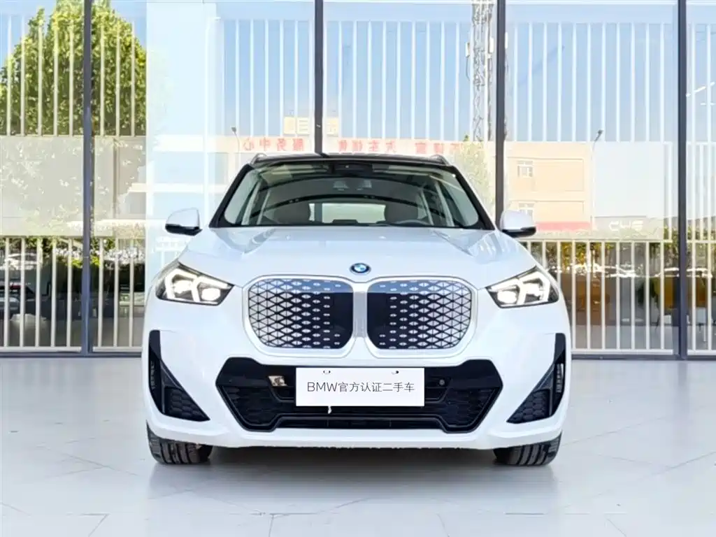 BMW iX1 2025
