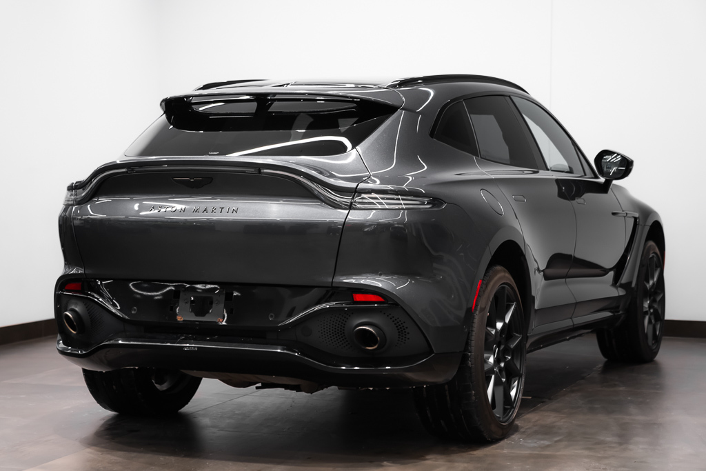 Aston Martin DBX 2021