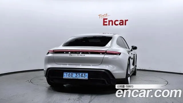Porsche Taycan 2021