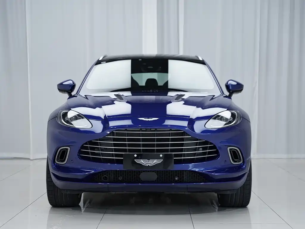 Aston Martin DBX 2023