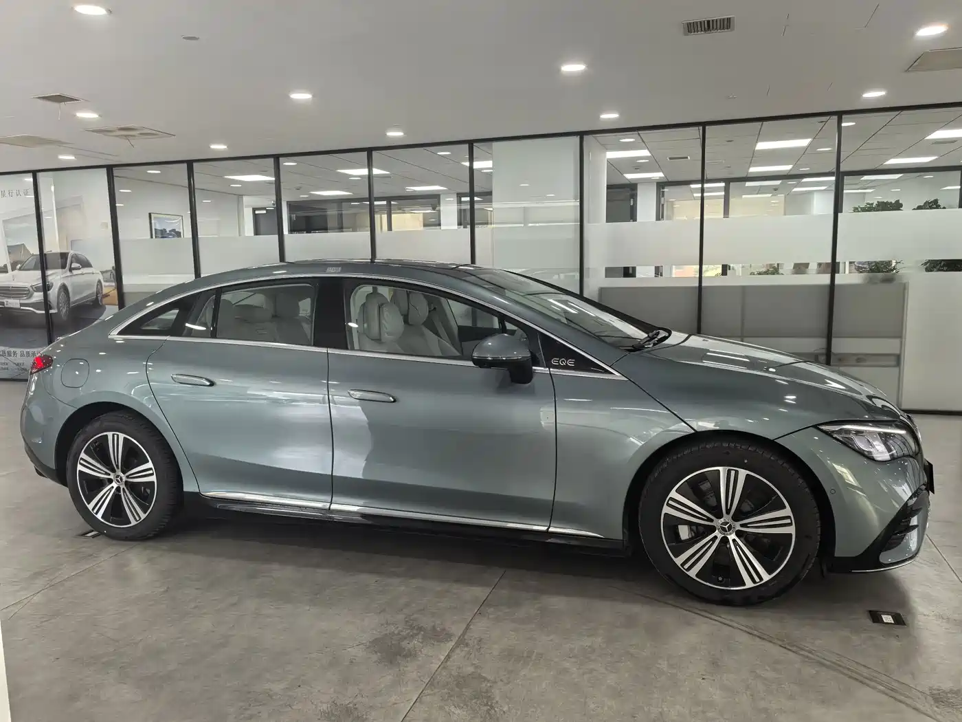 Mercedes-Benz EQE 2025