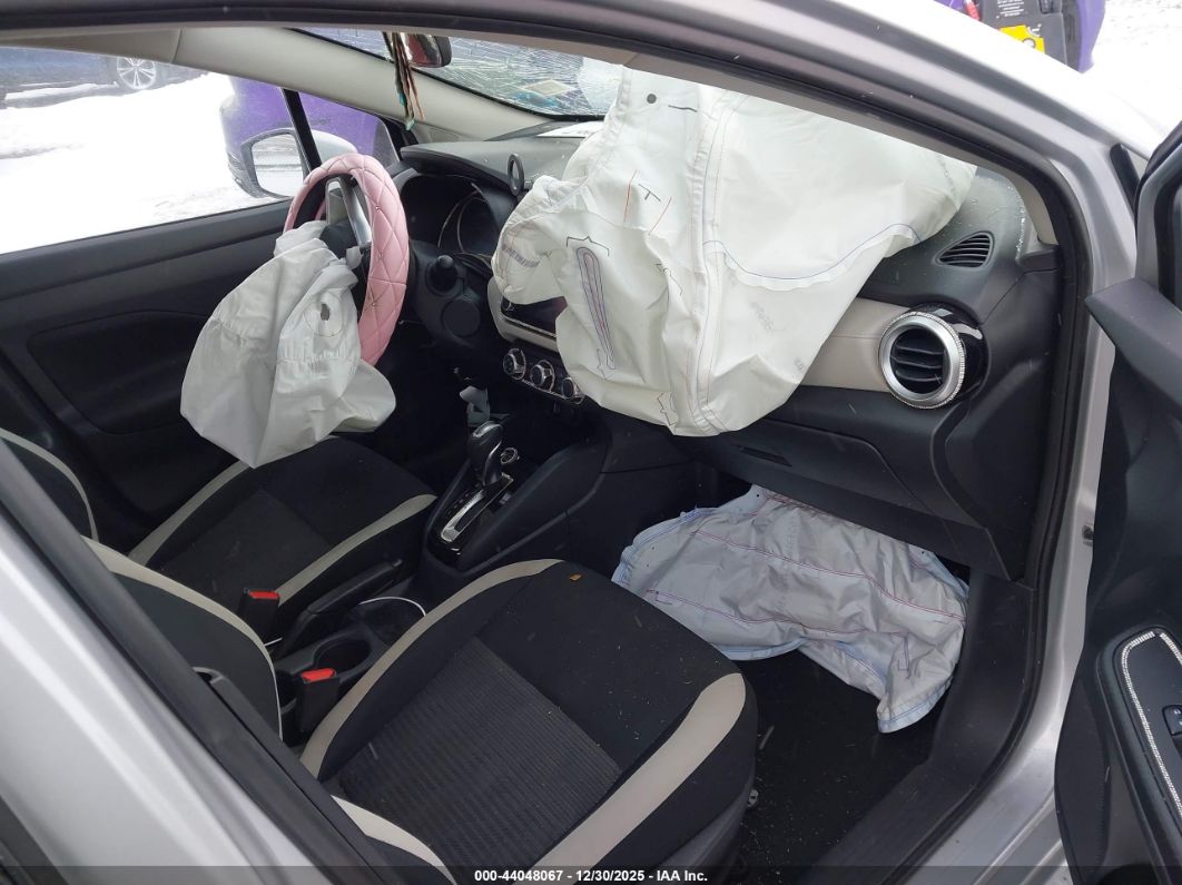 Nissan Versa 2021
