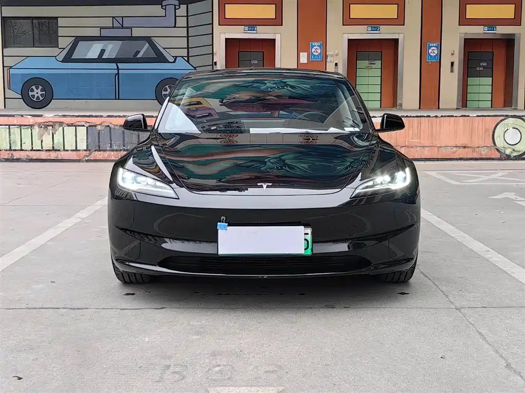 Tesla Model 3 2024