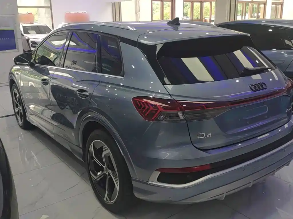 Audi Q4 e-tron 2024