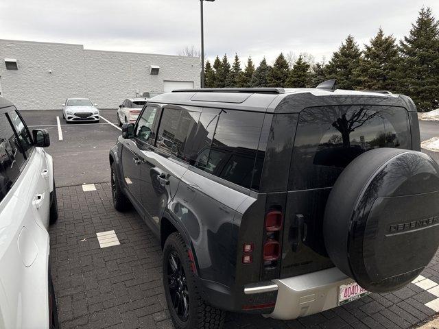 Land Rover Defender 2025