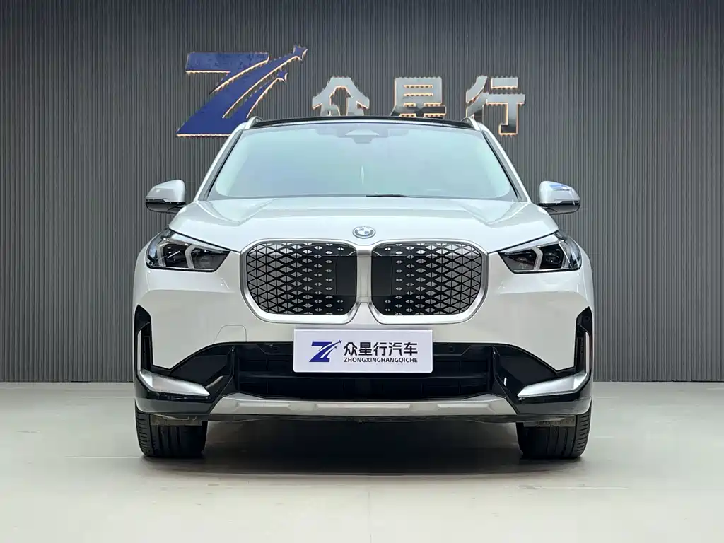 BMW iX1 2024