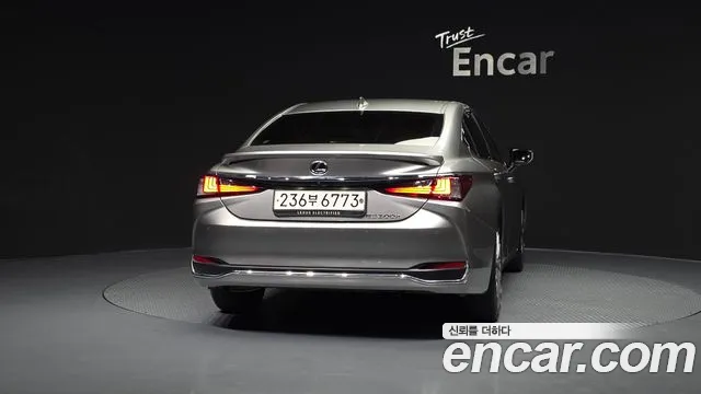 Lexus ES 2023