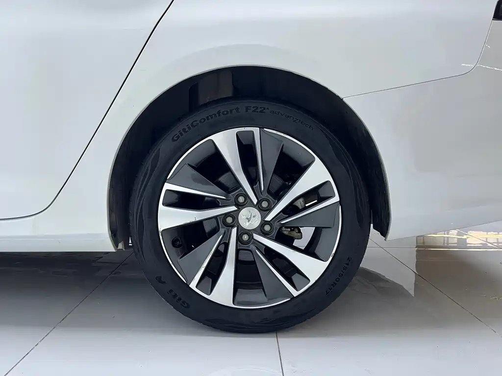 Peugeot 408 2022