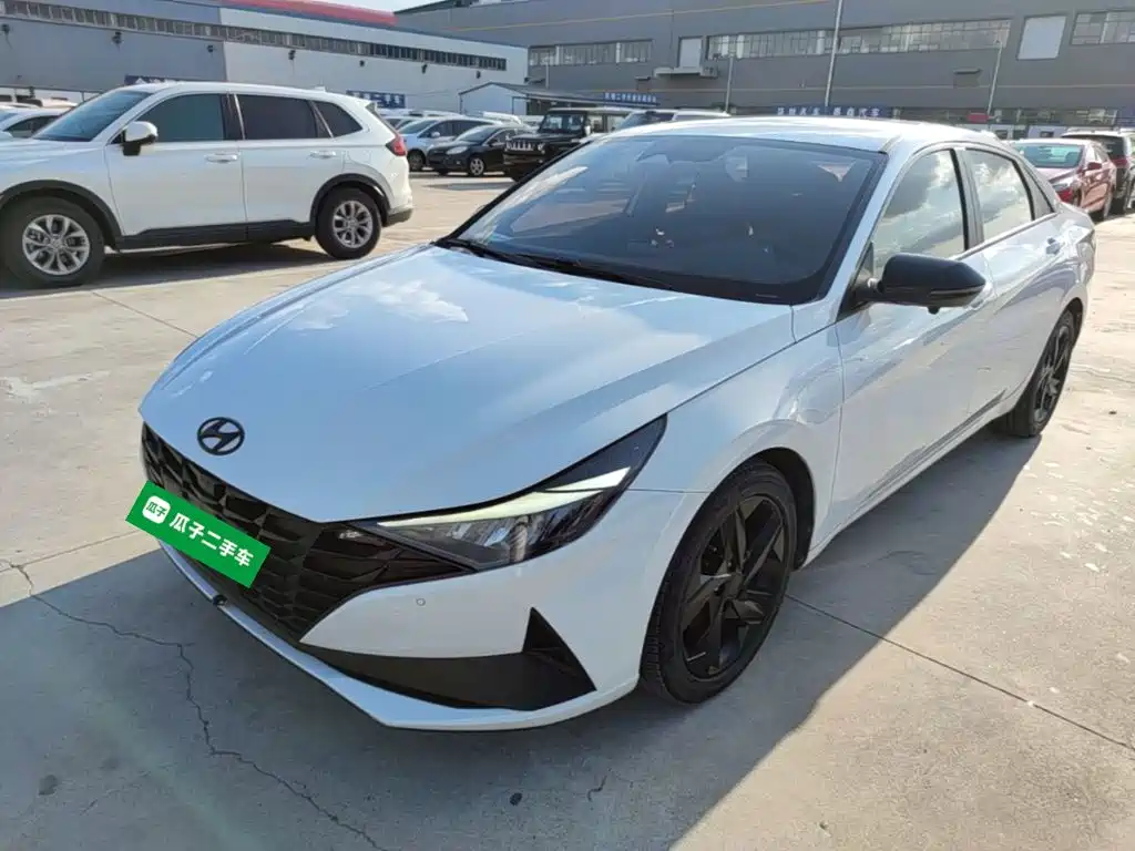 Hyundai Elantra 2022
