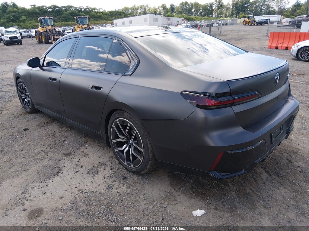 BMW i7 2025