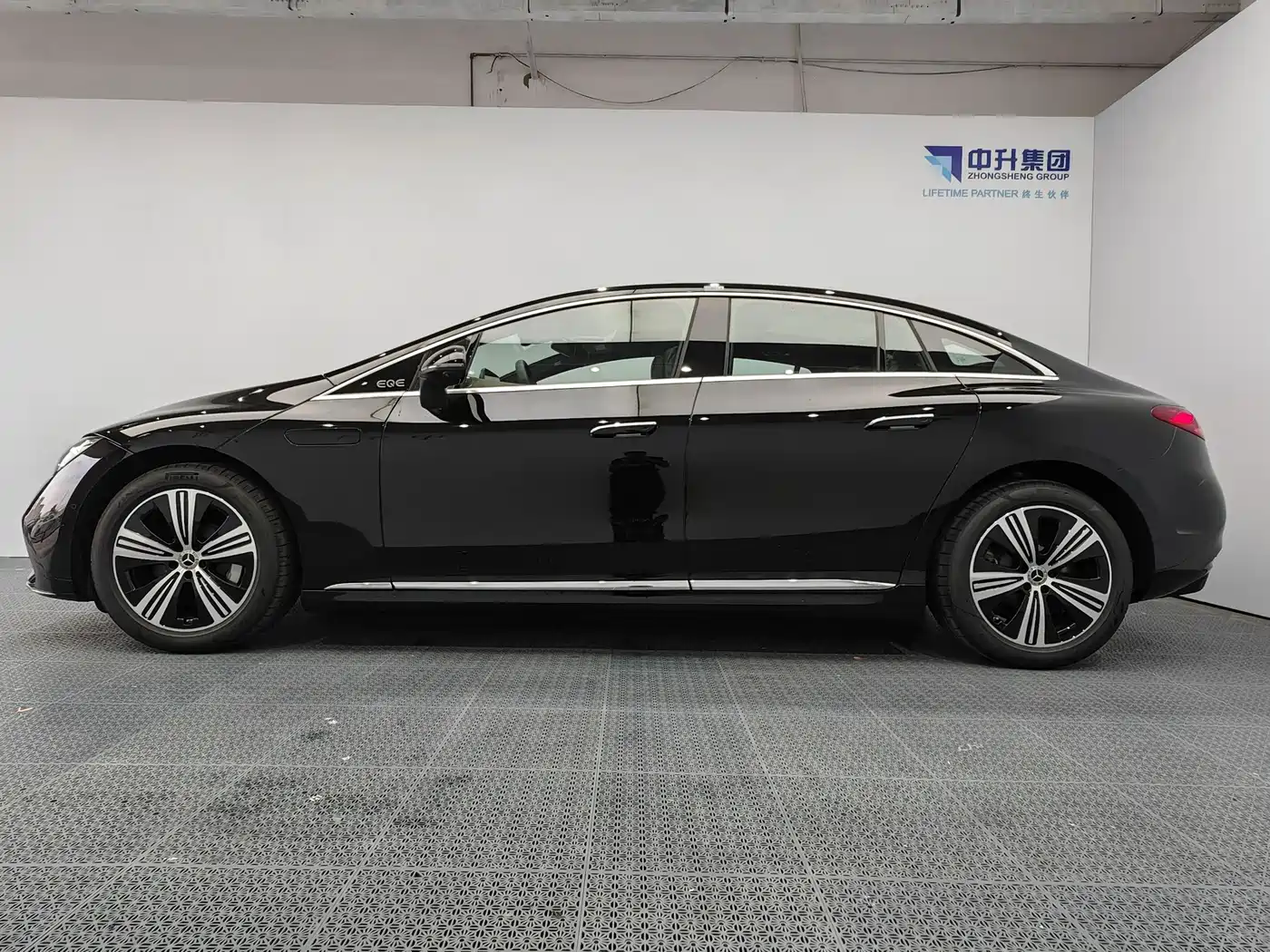 Mercedes-Benz EQE 2025