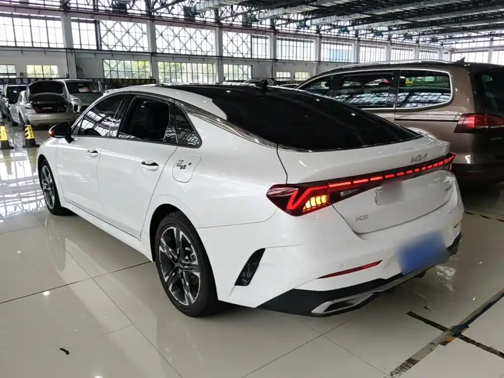 Kia K5 2025
