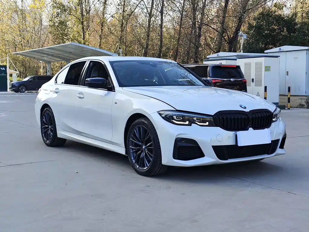 BMW 3 серии 2022