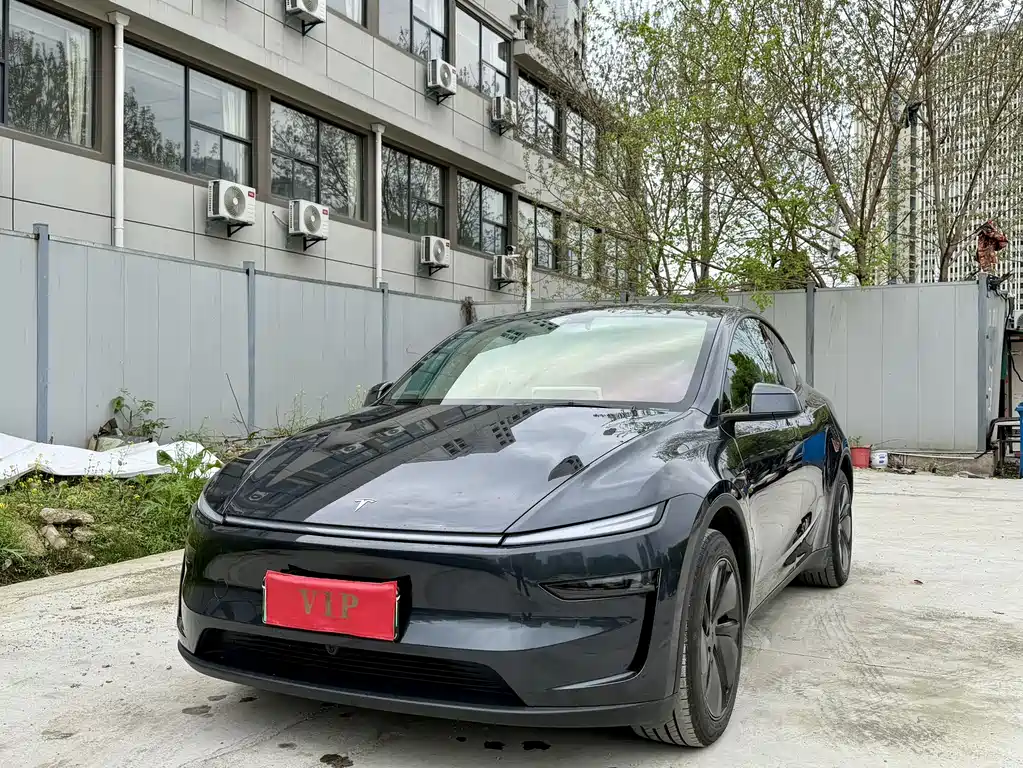 Tesla Model Y 2025
