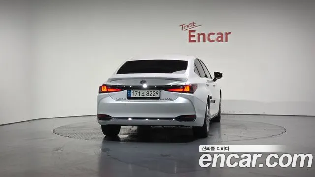 Lexus ES 2021