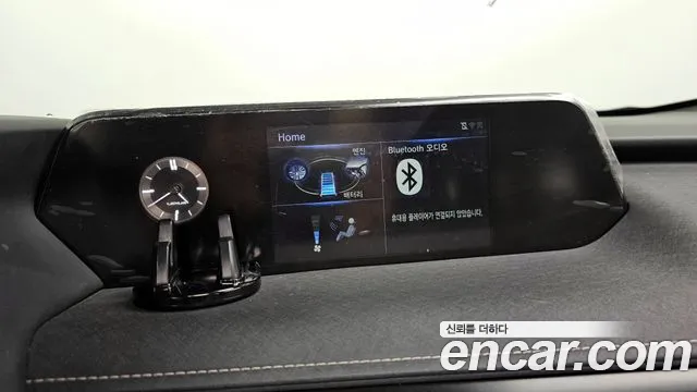 Lexus UX 2021