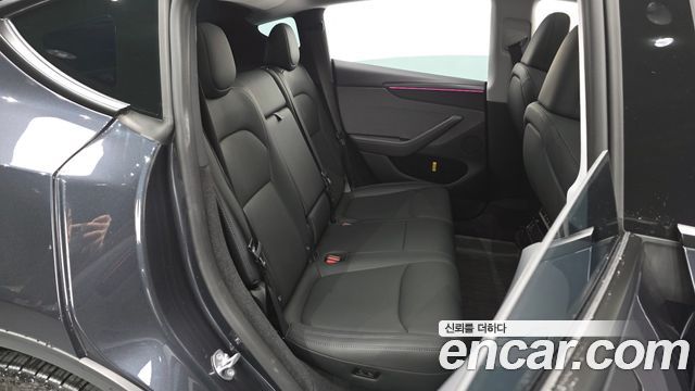 Tesla Model Y 2025