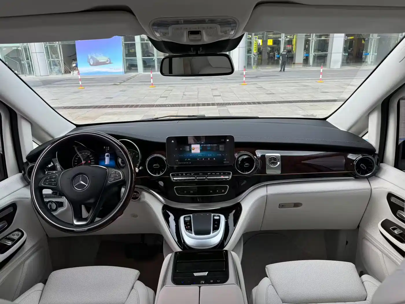 Mercedes-Benz V-Класс 2023