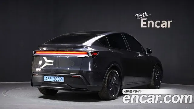 Tesla Model Y 2025